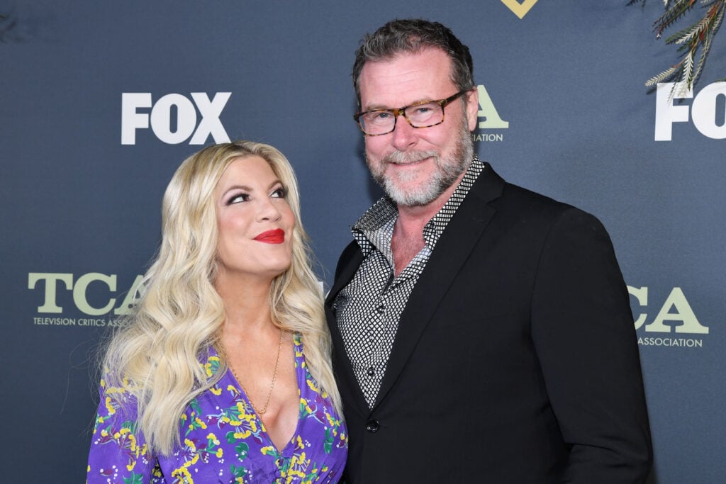 In February 2019, Tori Spelling and Dean McDermott posed for this photo.