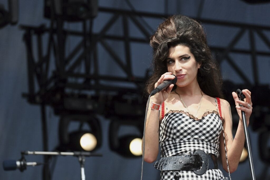 Amy Winehouse performs on stage at Lollapalooza in Grant Park on August 5, 2007 in Chicago, Illinois.