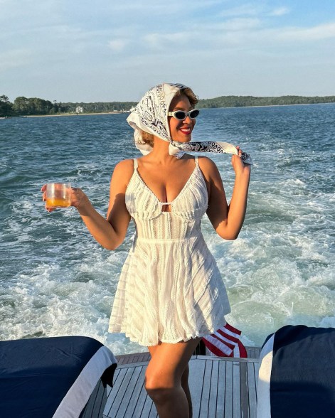 OCEAN PICTURE SHOW: Beyoncé travels back to the 1950s for a boat ride in the Hamptons.