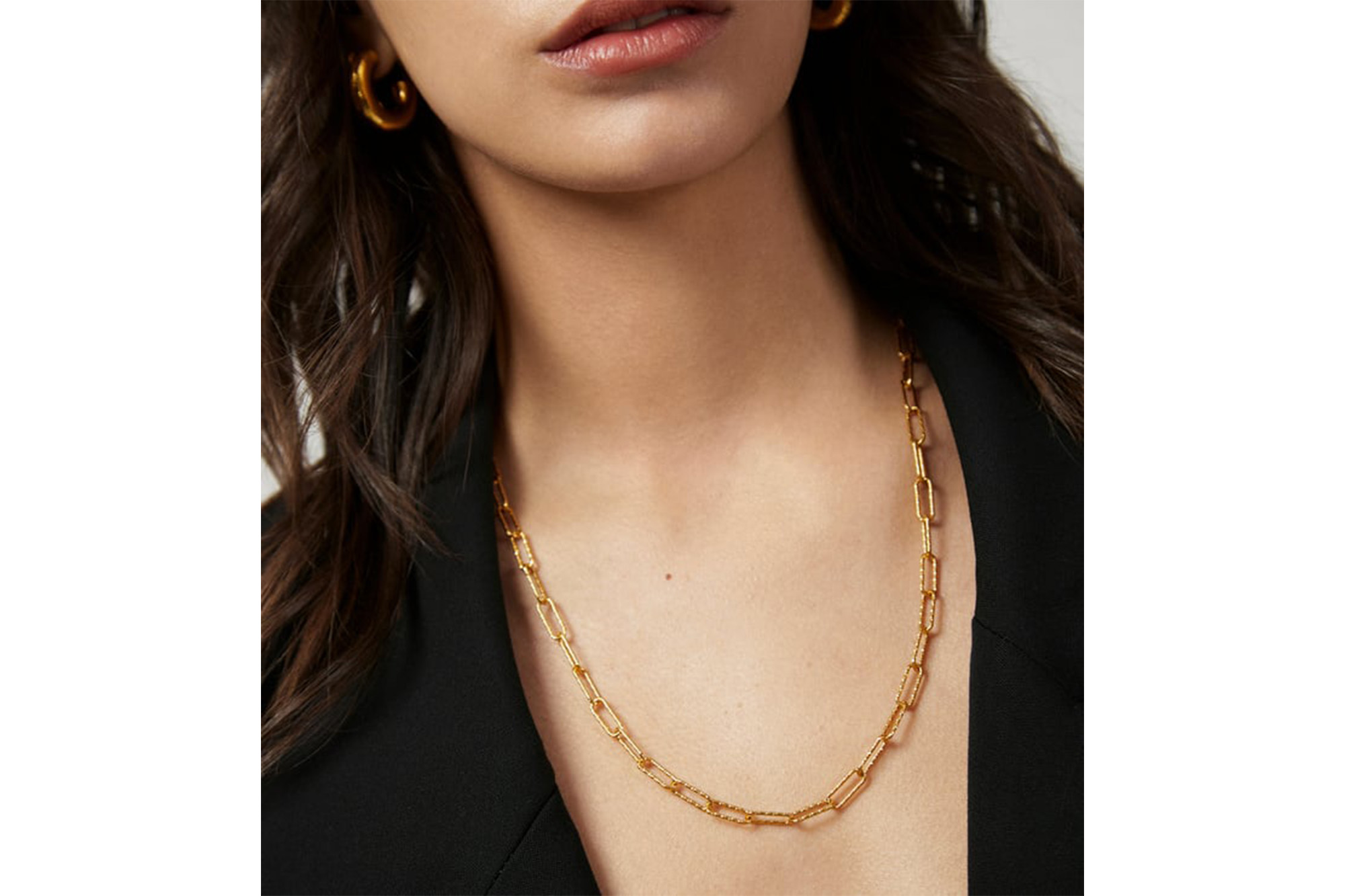 A model on a chain necklace