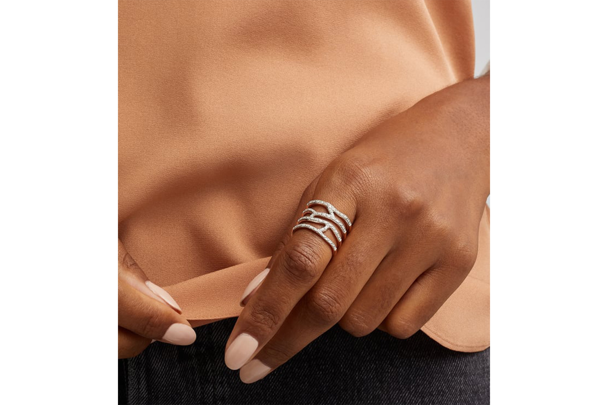 Model hand with ring 