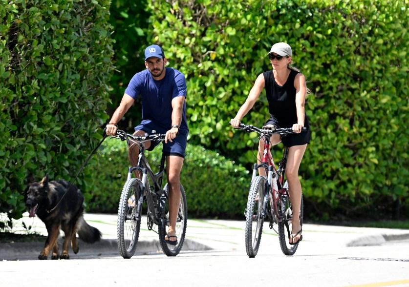     Gisele Bündchen and her boyfriend Joaquim Valente ride a bike 