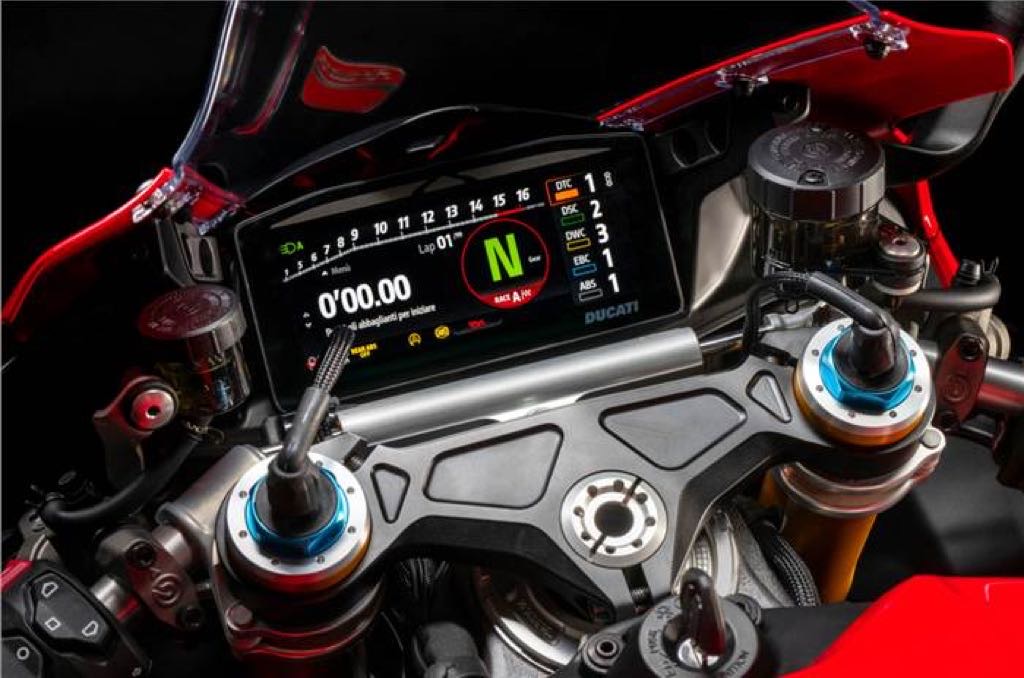 Ducati Panigale V4 2025 instrument panel