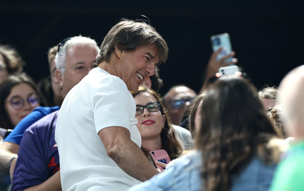 Tom Cruise greets fans