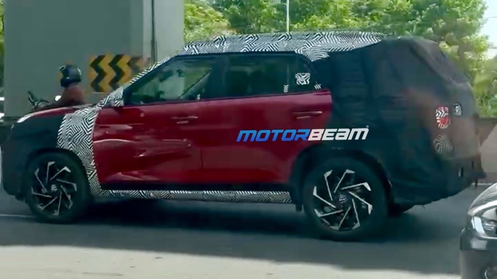 Hyundai Alcazar Facelift spotted testing in new dark red color