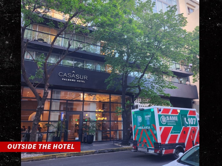 Liam Payne ambulance in front of the hotel