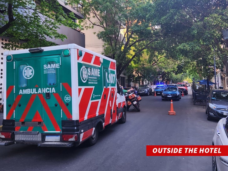 Liam Payne ambulance in front of the hotel